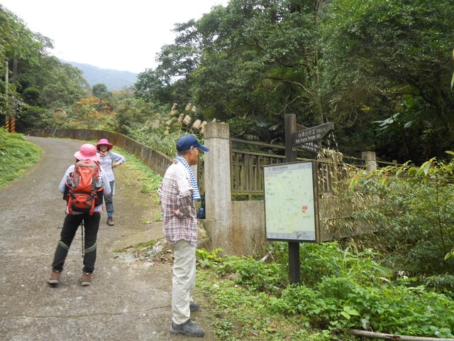 DSCN5187.JPG - 新北三峽白雞山、雞罩山前峰、雞罩山、鹿窟尖山