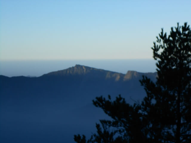 DSCN3885.JPG - 南投信義望鄉山、郡大山北峰、郡大山