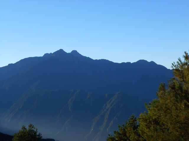 DSCN3888.JPG - 南投信義望鄉山、郡大山北峰、郡大山