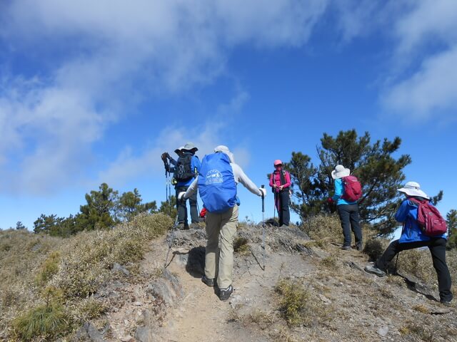 DSCN3935.JPG - 南投信義望鄉山、郡大山北峰、郡大山