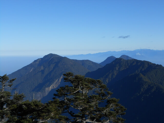 DSCN3913.JPG - 南投信義望鄉山、郡大山北峰、郡大山