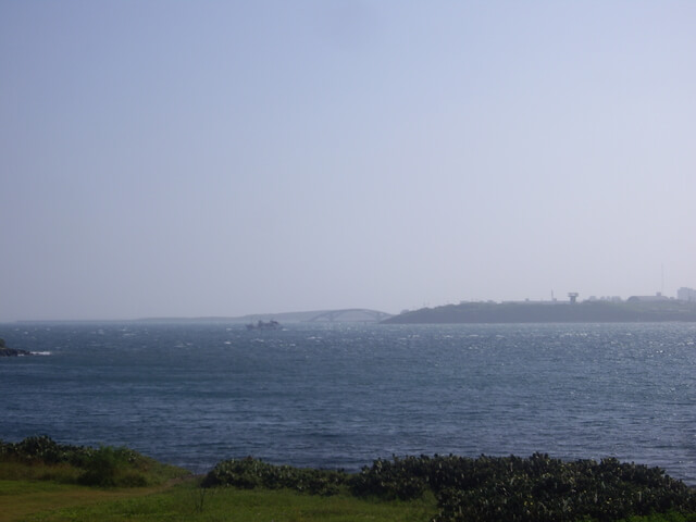 澎湖馬公 蛇頭山 眺望對岸的馬公港及西瀛虹橋