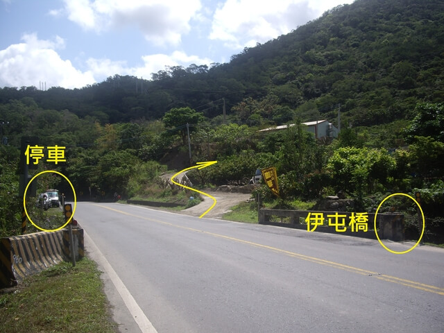 女仍山登山口，伊屯橋旁