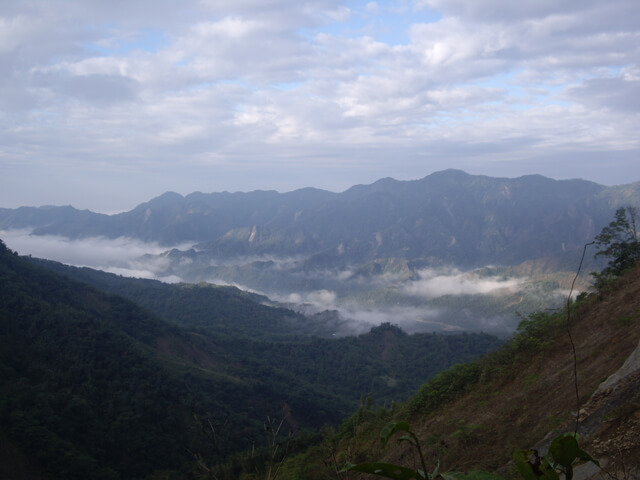 西阿里關山