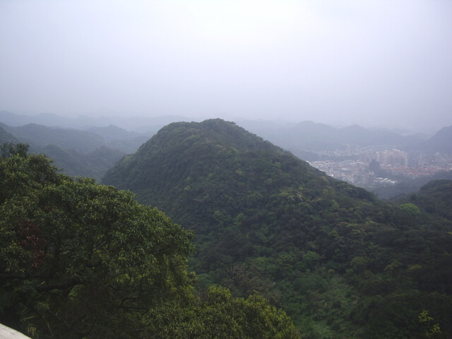 鯉魚山東峰、鯉魚山、忠勇山、圓覺尖