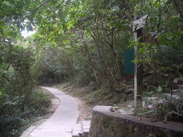 鯉魚山東峰、鯉魚山、忠勇山、圓覺尖