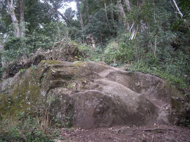 鵝公髻山東北峰、鵝公髻山