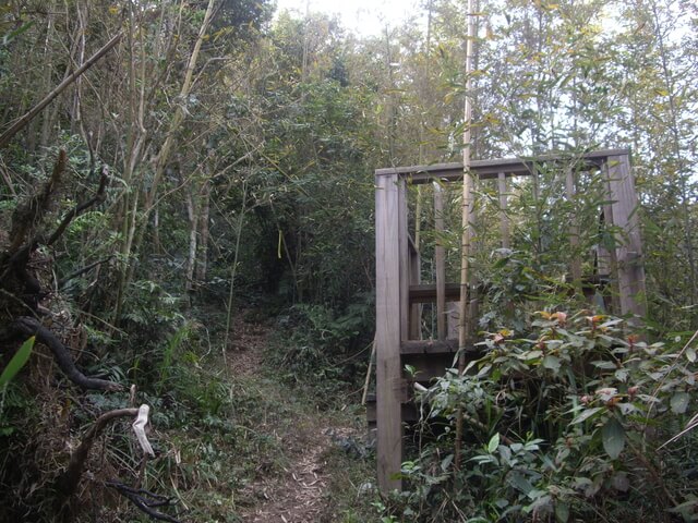 鵝公髻山東北峰、鵝公髻山