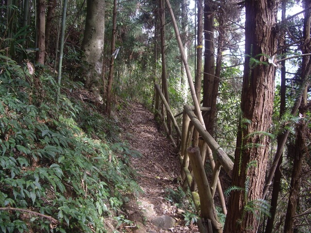 鵝公髻山東北峰、鵝公髻山