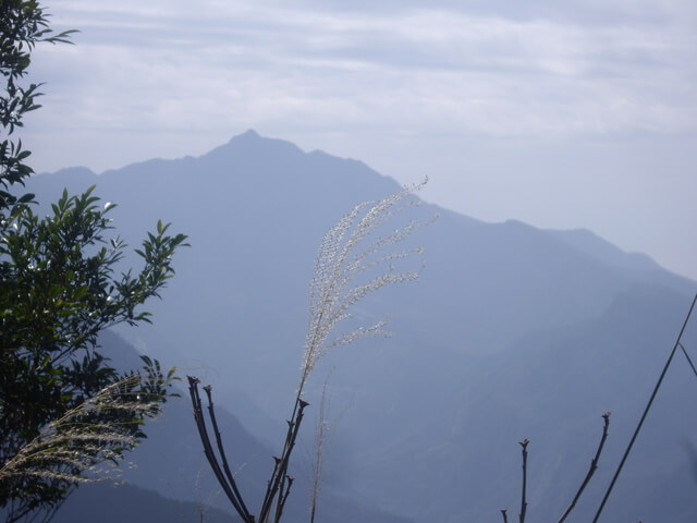 鵝公髻山東北峰、鵝公髻山