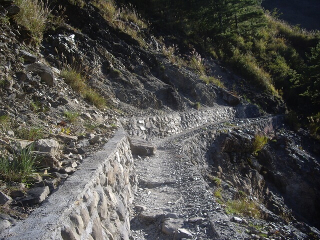 塔塔加上玉山主峰 排雲山莊