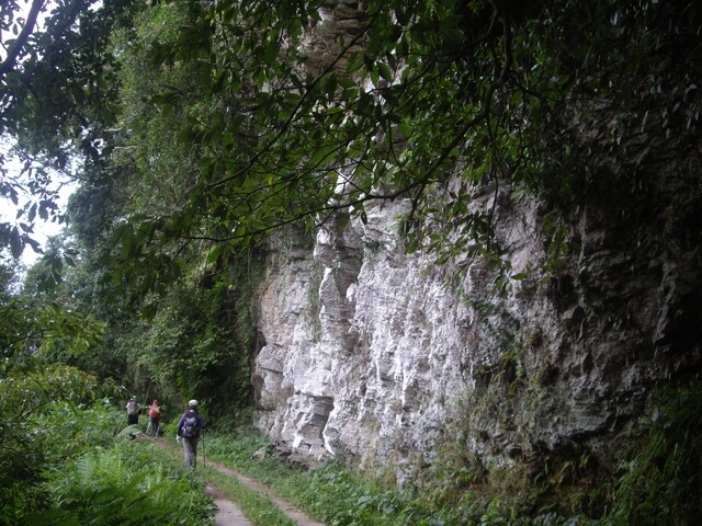 得卡倫步道 白色大岩壁