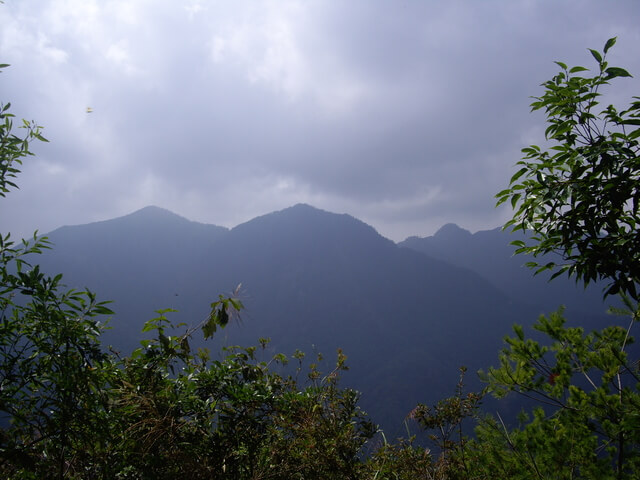 唐麻丹山山頂 眺望阿冷山