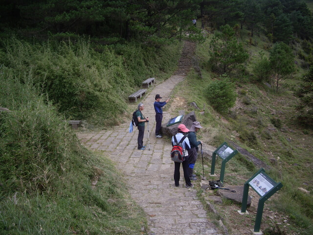 麟趾山鞍部