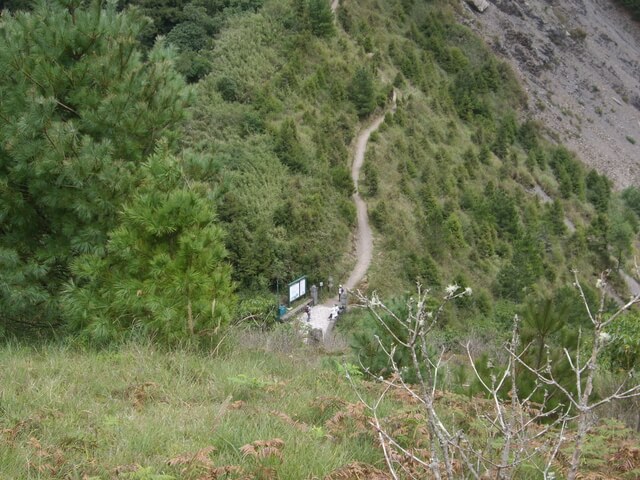 麟趾山 俯瞰塔塔加鞍部