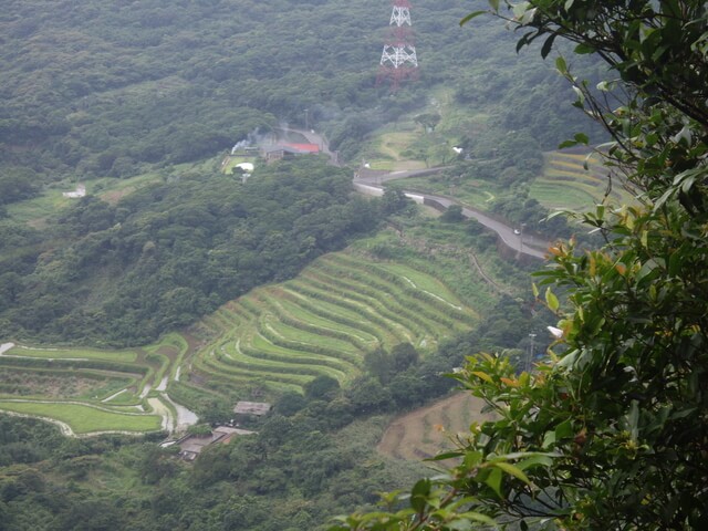 青山瀑布步道、尖山湖步道，順遊老梅石槽