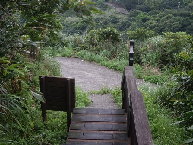 青山瀑布步道、尖山湖步道，順遊老梅石槽