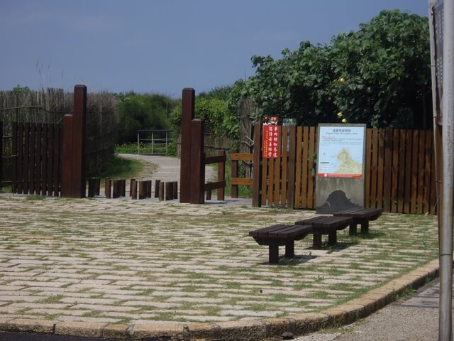 青山瀑布步道、尖山湖步道，順遊老梅石槽