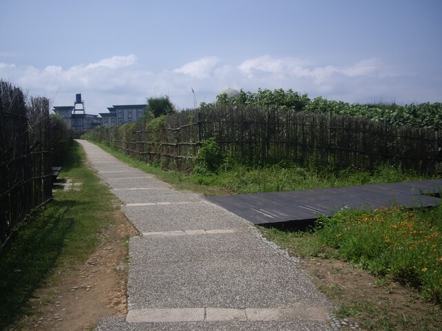 青山瀑布步道、尖山湖步道，順遊老梅石槽