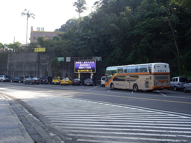 平溪國中斜對面停車場