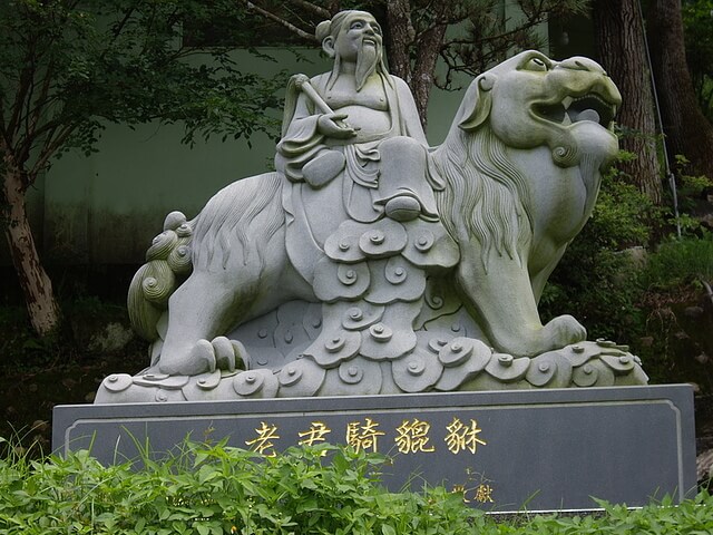 鳳凰山步道出口旁「老君騎貔貅」