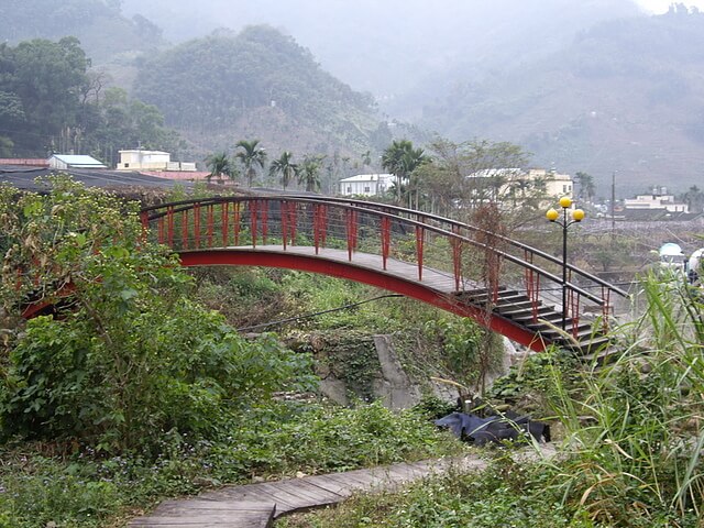 紅色拱橋 天梯取經步道、北大茅埔山