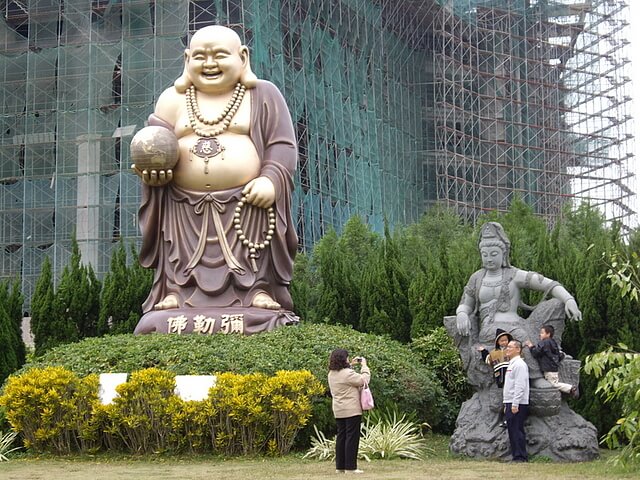 興建中的天恩彌勒佛院及公園