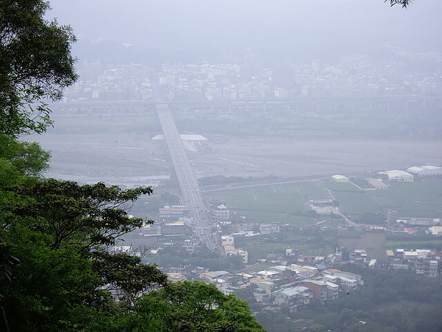 頭前溪、竹林大橋，眺望竹東市區